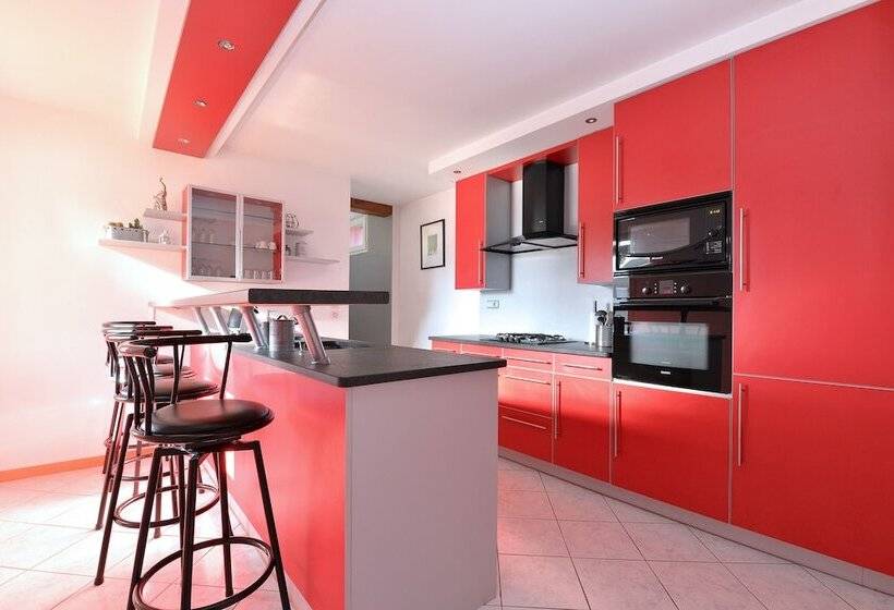 بنسيون La Longère Des Capucines