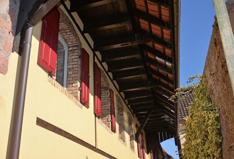 بنسيون La Longère Des Capucines