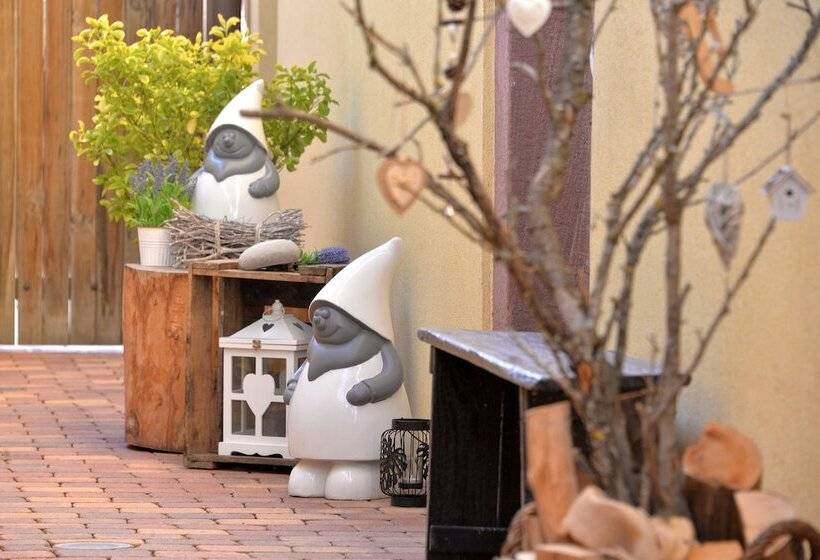 بنسيون La Longère Des Capucines