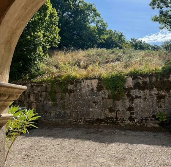بنسيون Domaine Du Très Haut   Château De Montanges