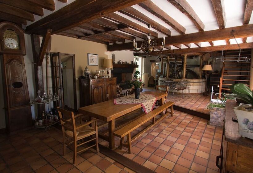 פנסיון Le Moulin De La Follaine