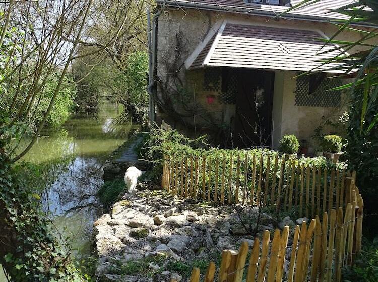 بنسيون Le Moulin De La Follaine