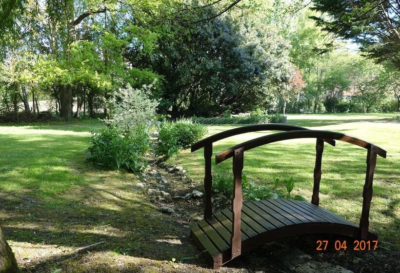 بنسيون Le Moulin De La Follaine