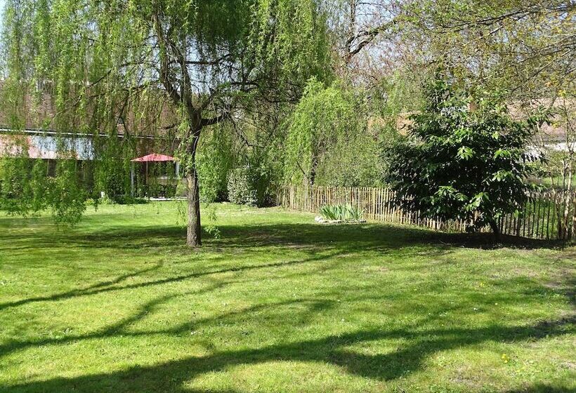 بنسيون Le Moulin De La Follaine