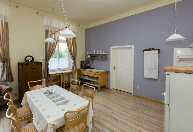 بنسيون Schloss Lohm