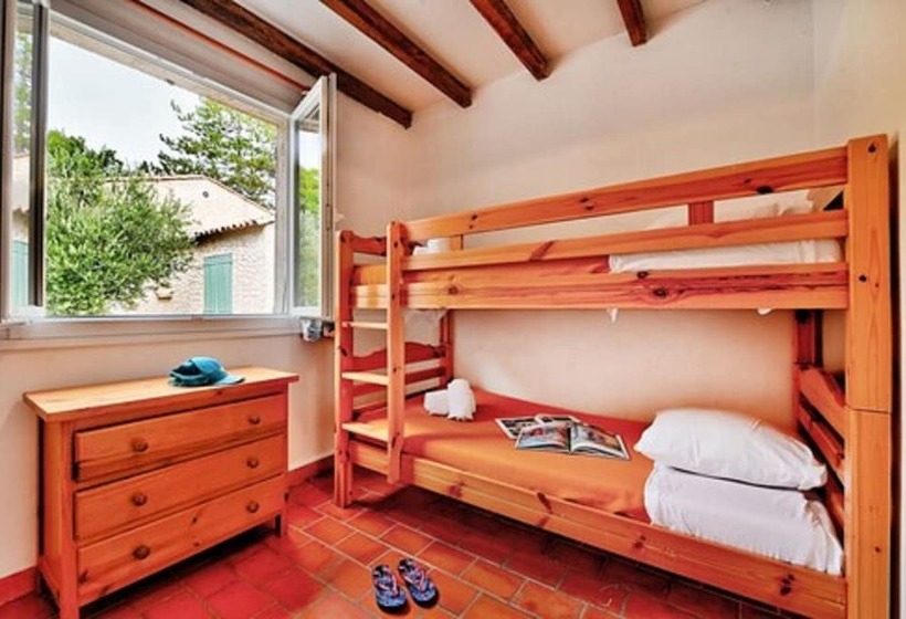 אתר נופש Village Vacances Les Bories