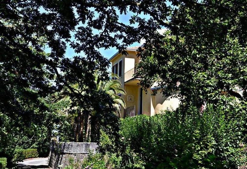 Valle Maira, Agriturismo Nel Parco Dei Nebrodi