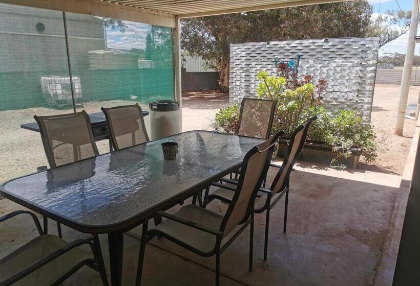 فندق صغير Kimba Travellers  Haven