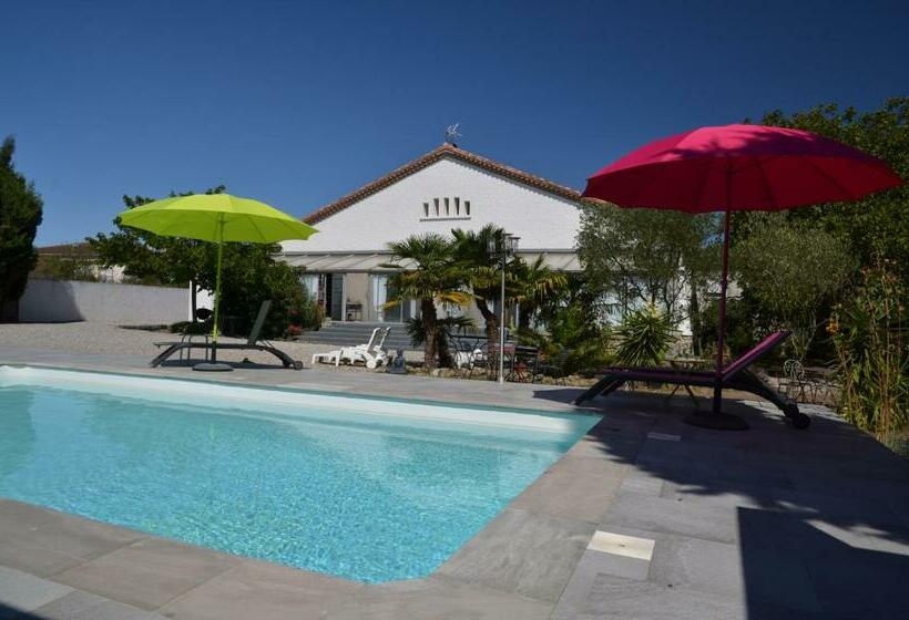 مبيت وإفطار Aux Belles Vacances   Adults Only