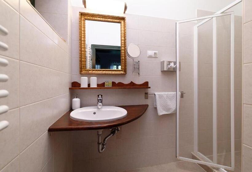 مبيت وإفطار Kosbor Panzió