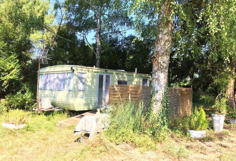 Bungalow With 2 Bedrooms In Cuffy, With Furnished Garden And Wifi  600 M From The Beach