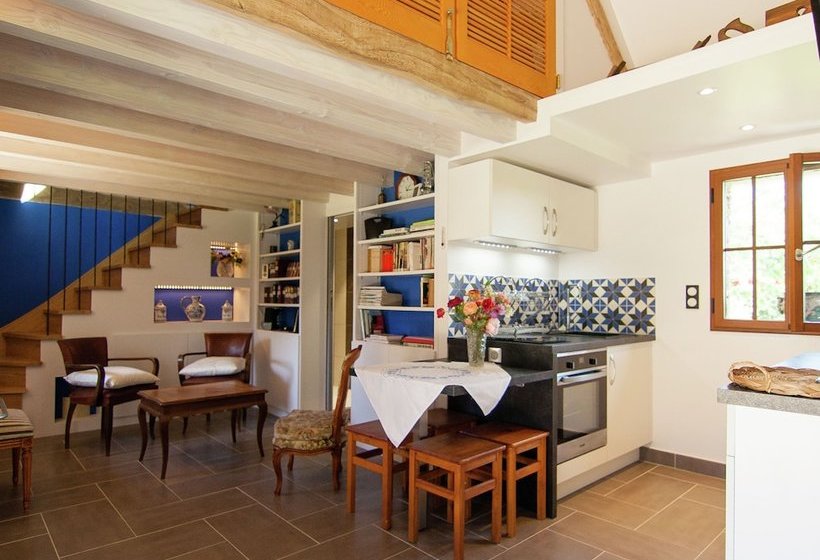 Comfortable Gite In Picturesque Medieval Village