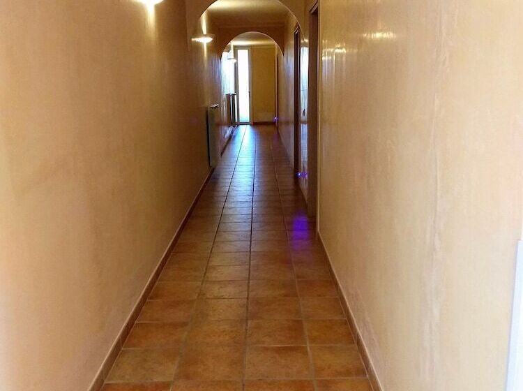 فندق فئة نجمة واحدة Villa Santa Giusta