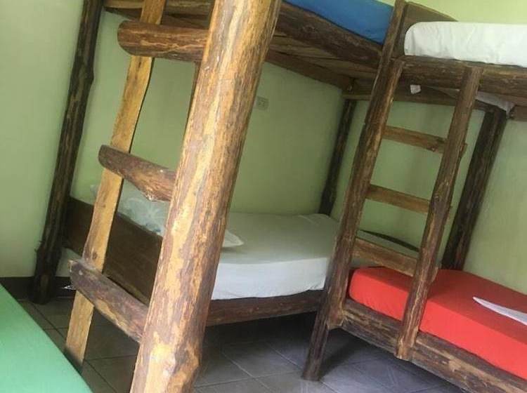 Hostel Rio Celeste