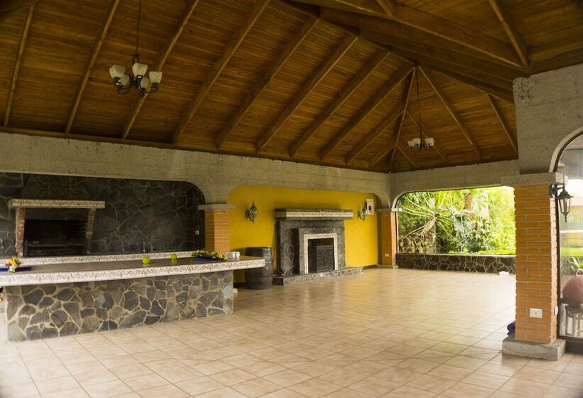 בית מלון כפרי Ananta Wellness & Retreat