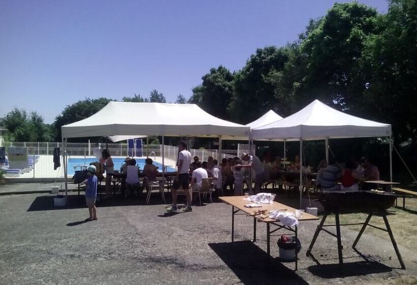 בית מלון כפרי Camping De Kernéjeune