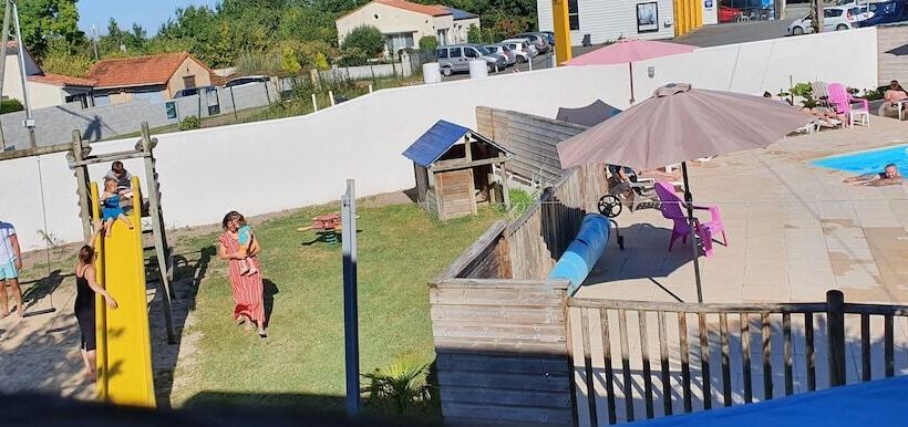 בית מלון כפרי Team Holiday   Camping Du Petit Pont