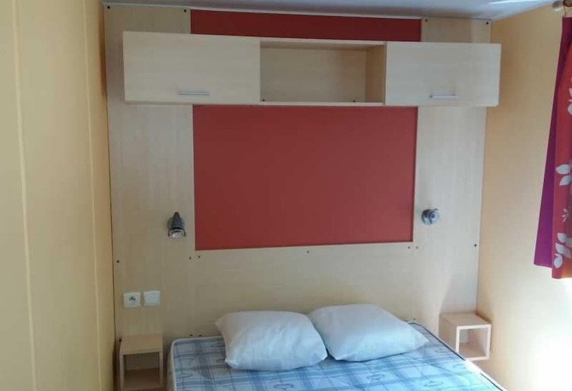 Отель Camping Les Bois De Mont Redon