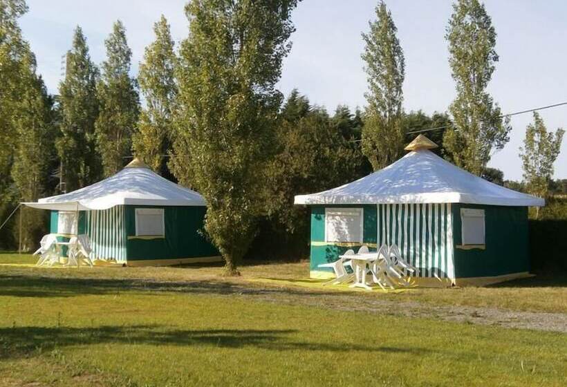 Отель Camping Les Bois De Mont Redon