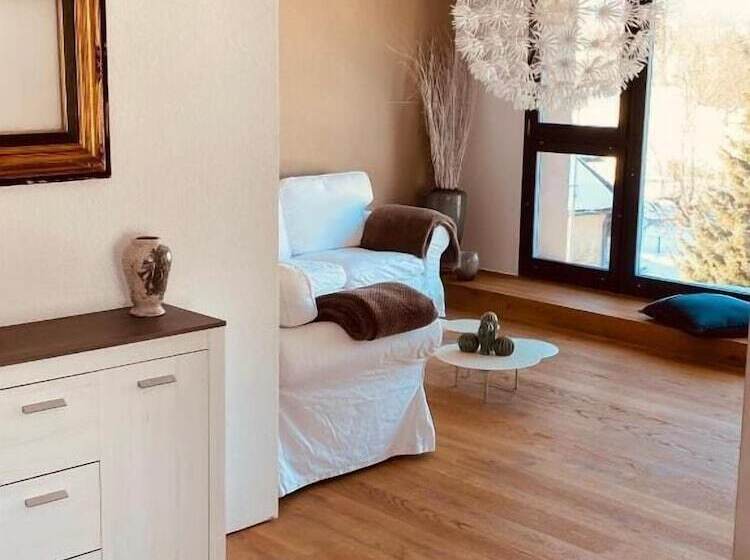 בית מלון כפרי De L'ours Preles