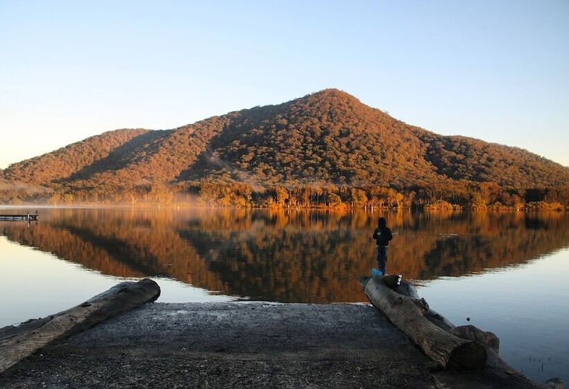 בית מלון כפרי Diamond Waters Caravan Park