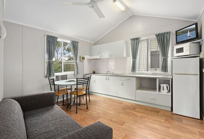 בית מלון כפרי Dunbogan Caravan Park