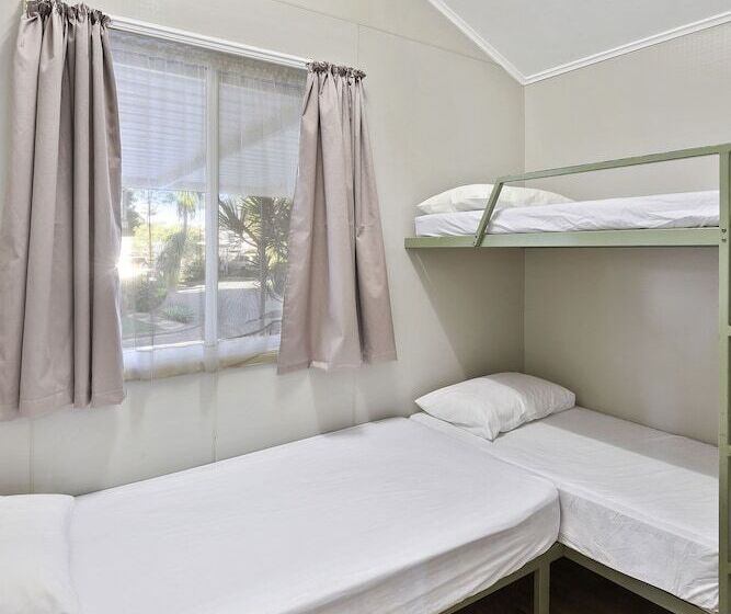 בית מלון כפרי Dunbogan Caravan Park