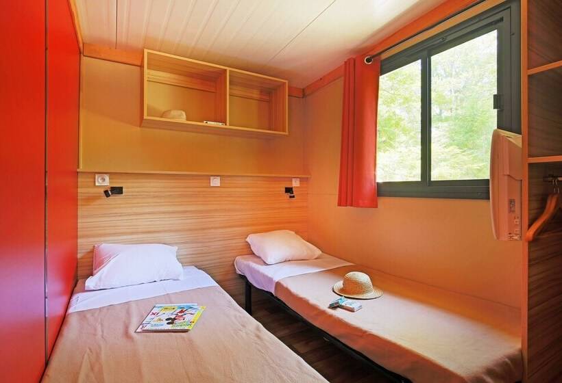 ホテル Huttopia Les Falaises