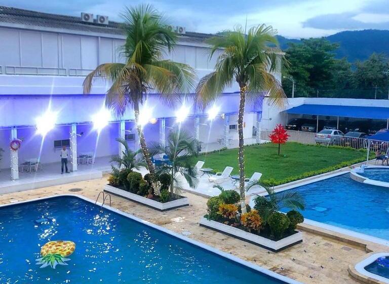 فندق Mall Santana Del Río