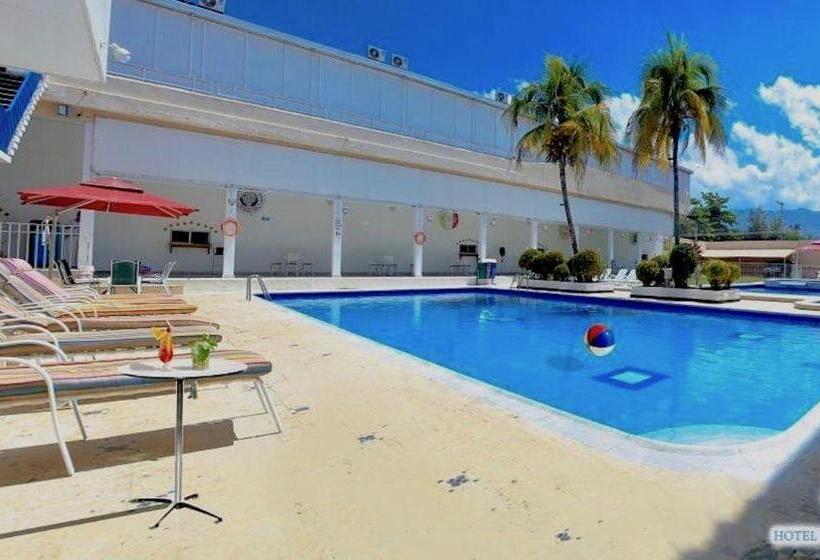 هتل Mall Santana Del Río