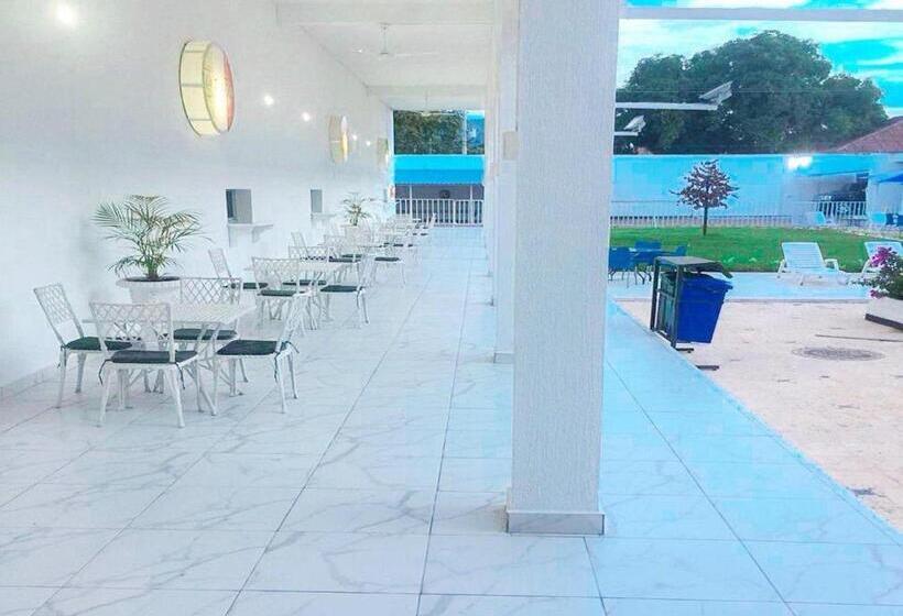 فندق Mall Santana Del Río