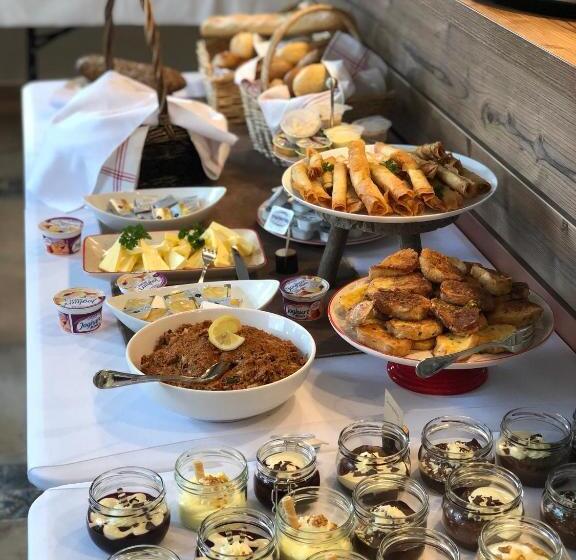 בית מלון כפרי Novel