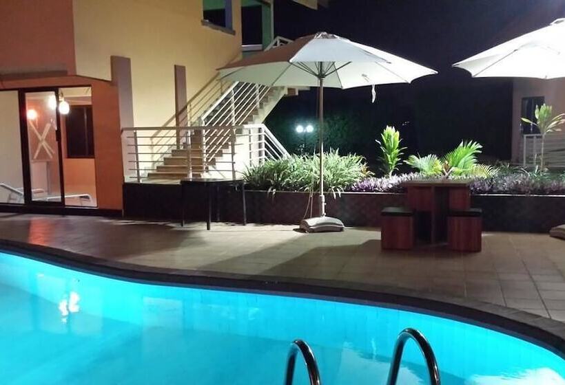 هتل Ponderosa Travel Lodge