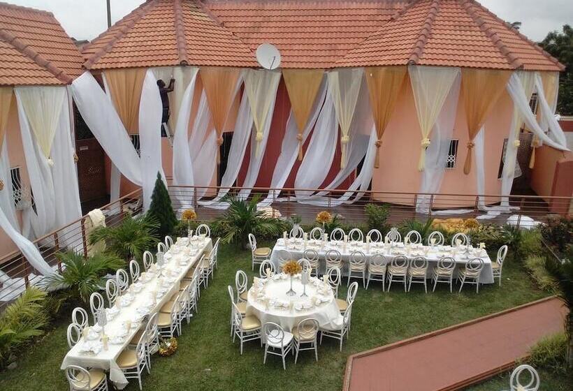 هتل Ponderosa Travel Lodge