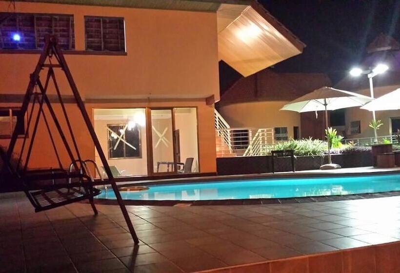 هتل Ponderosa Travel Lodge