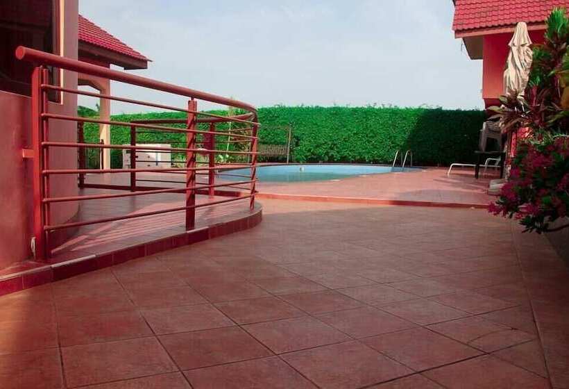 هتل Ponderosa Travel Lodge