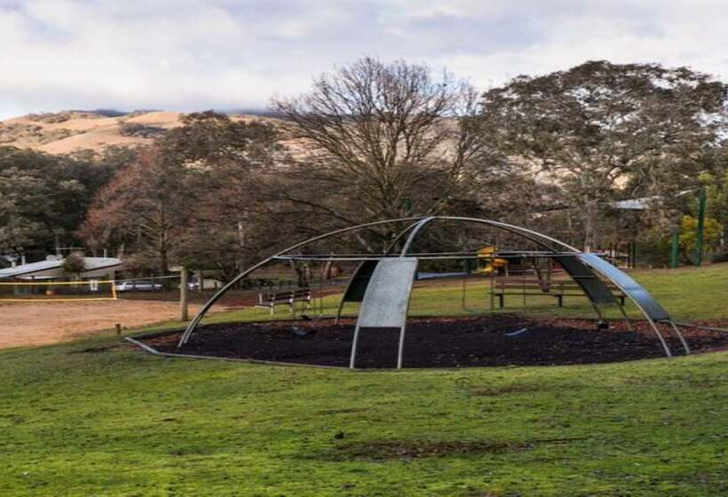 בית מלון כפרי Reflections Burrinjuck Waters   Holiday Park