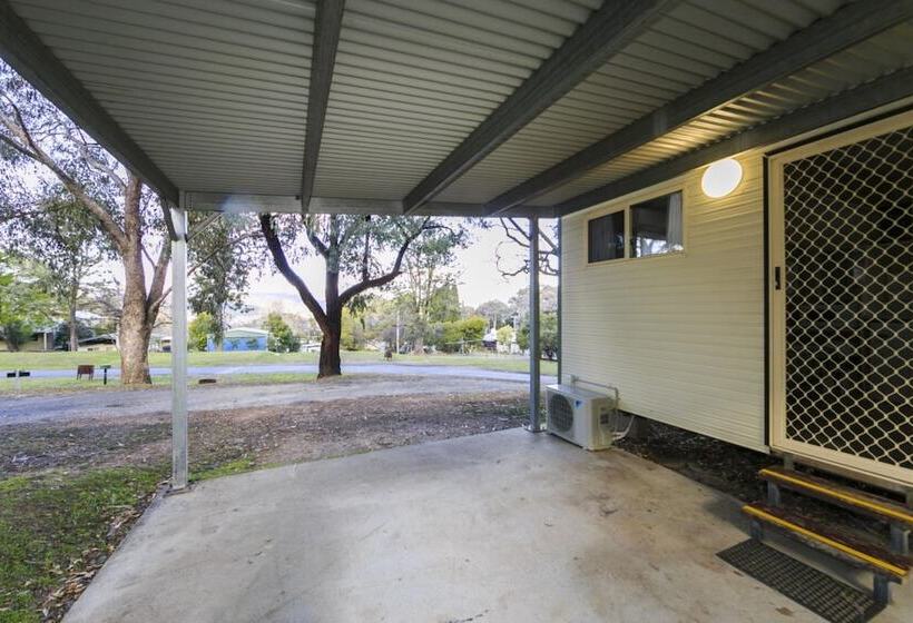 בית מלון כפרי Reflections Burrinjuck Waters   Holiday Park