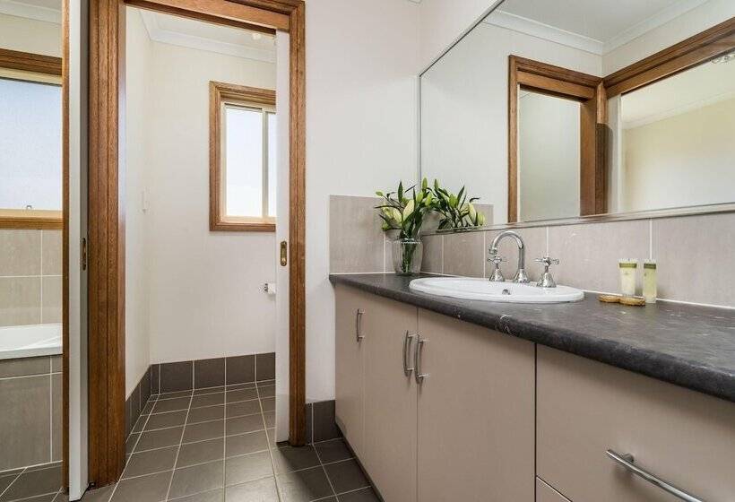 فندق Reflections Grabine Lakeside   Holiday Park