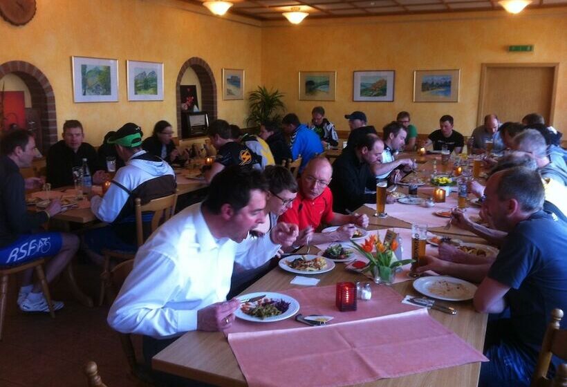 ホテル Restaurant Zum Felsenkeller