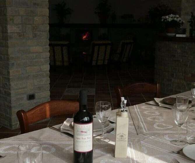 בית מלון כפרי Agriturismo Adorno