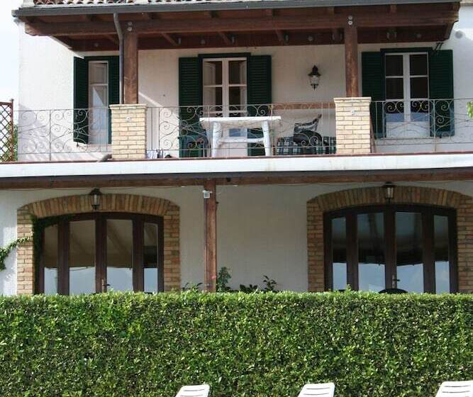 فندق ريفى Agriturismo Villa Fiore