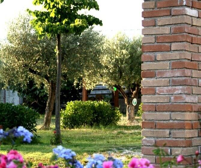 فندق ريفى Agriturismo Villa Fiore