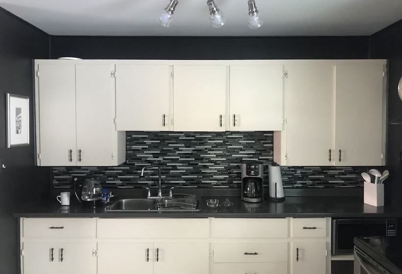 ホテル Stikine Valley Inn