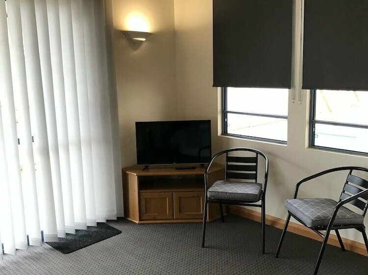 فندق Wavecrest Village & Tourist Park