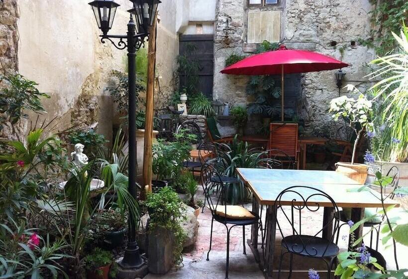 膳宿费 Clos De Venes Domaine Viticole