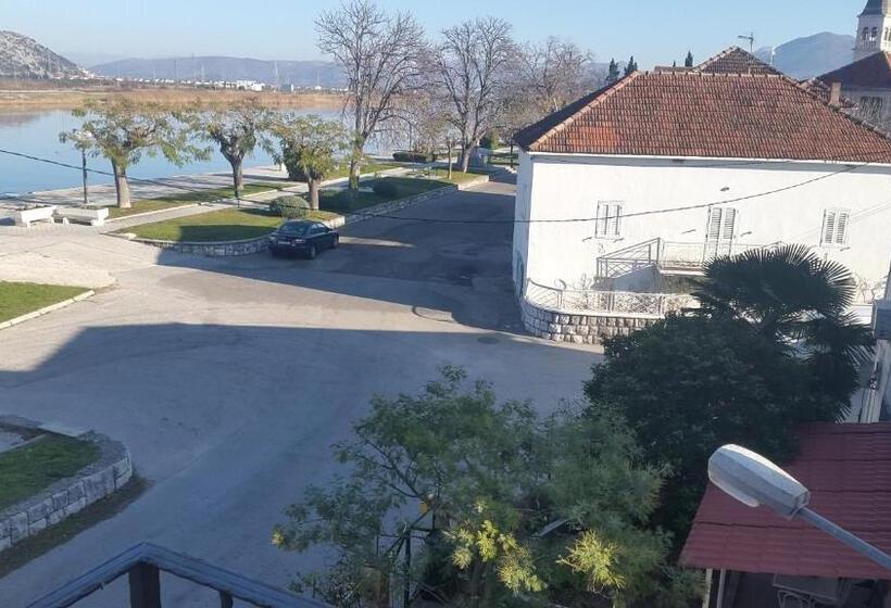 פנסיון Guest House Fosa