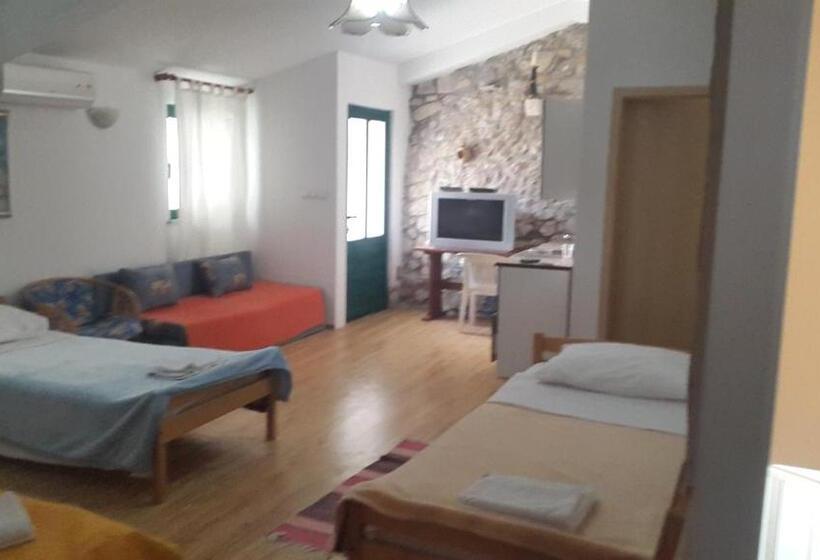 פנסיון Guest House Fosa