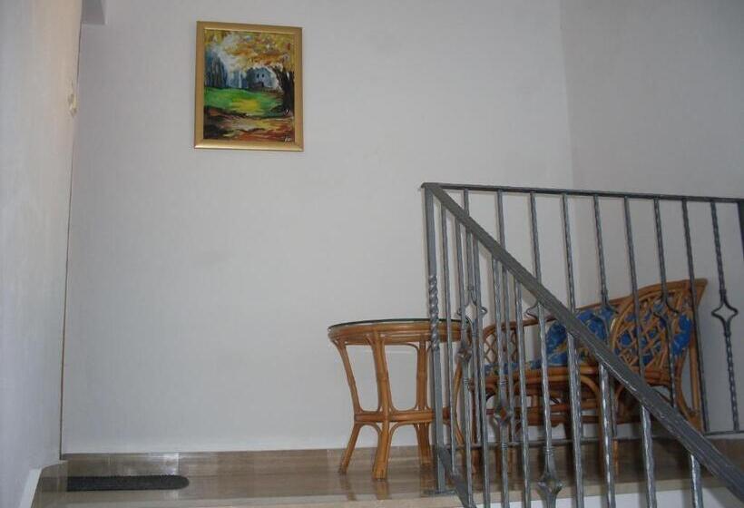 פנסיון Guest House Fosa