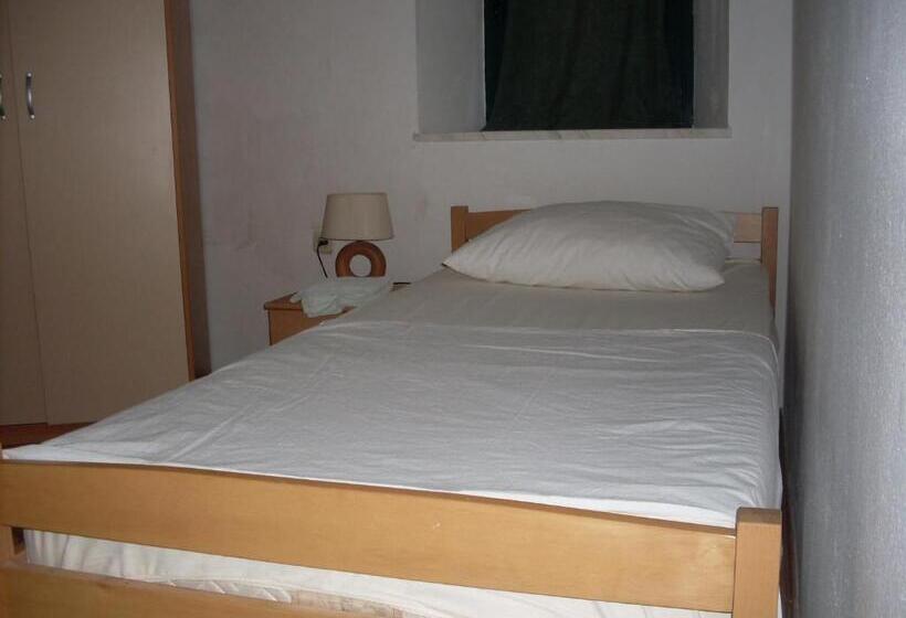 פנסיון Guest House Fosa